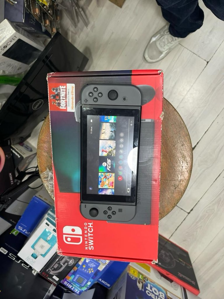 Nintendo Switch V1 64 Gb kutulu cihaz - 3