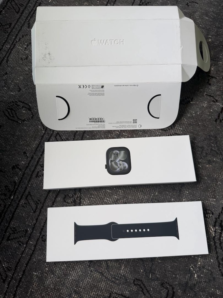 Apple Watch Series 11 GPS 46 mm Jet Siyah, Siyah Spor Kordon M/L – MEU - 2