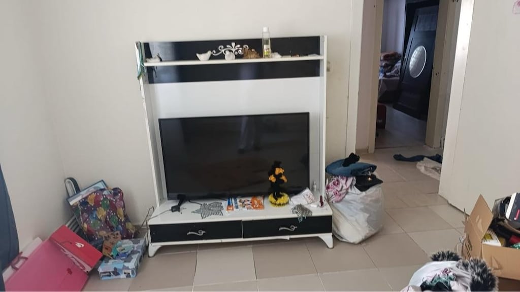 Tv ünitesi yatak baza mutfak masası L koltuk çocuk bazası 1 adet - 2