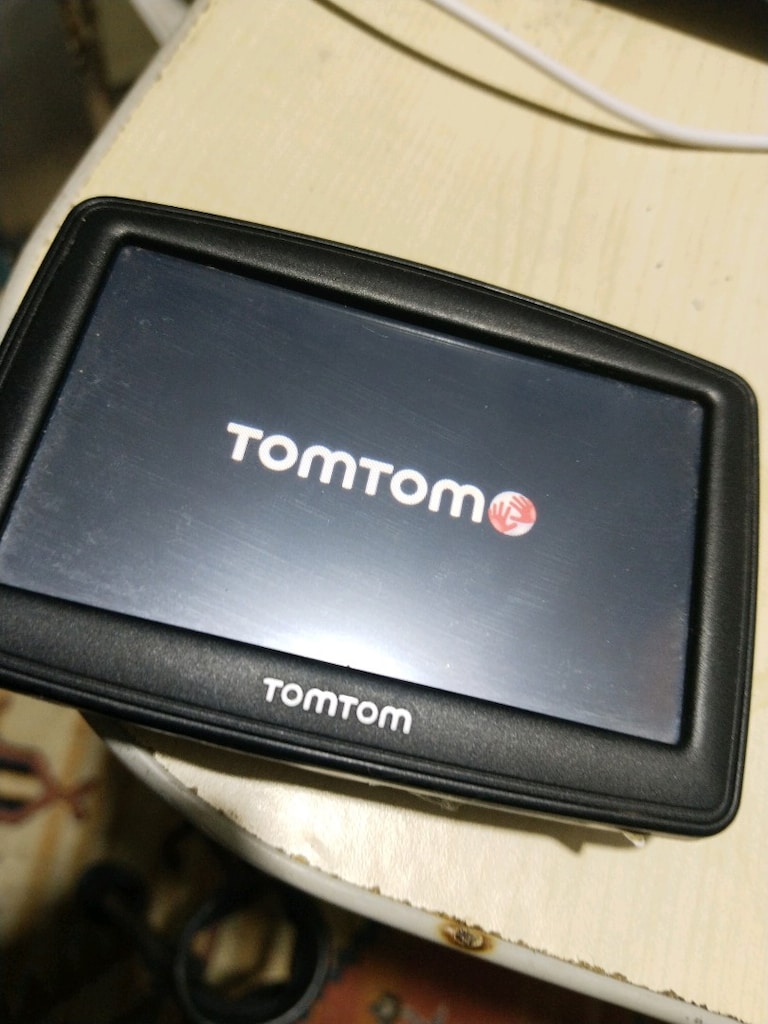 TEMİZ TOMTOM MARKA NAVİGASYON CİHAZI BATARYA DURUMU ORTA HALLİ - 3