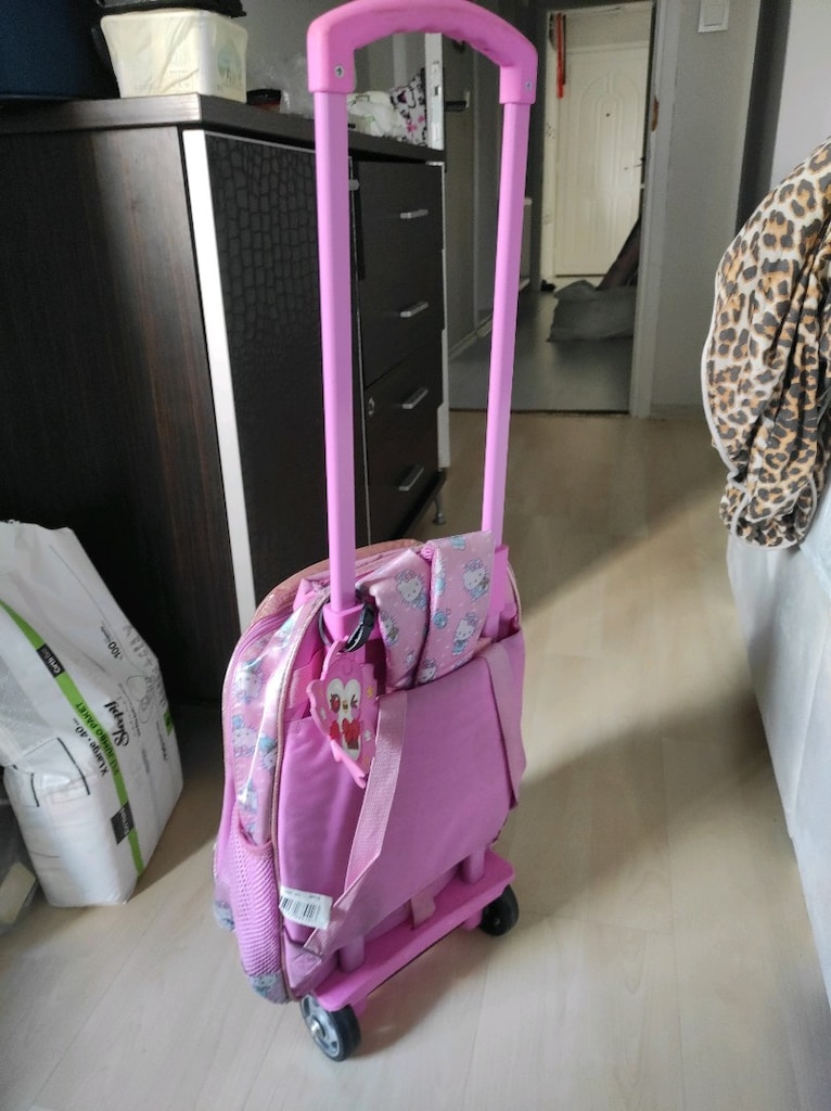 hello kitty çekçekli okul çantası - 3
