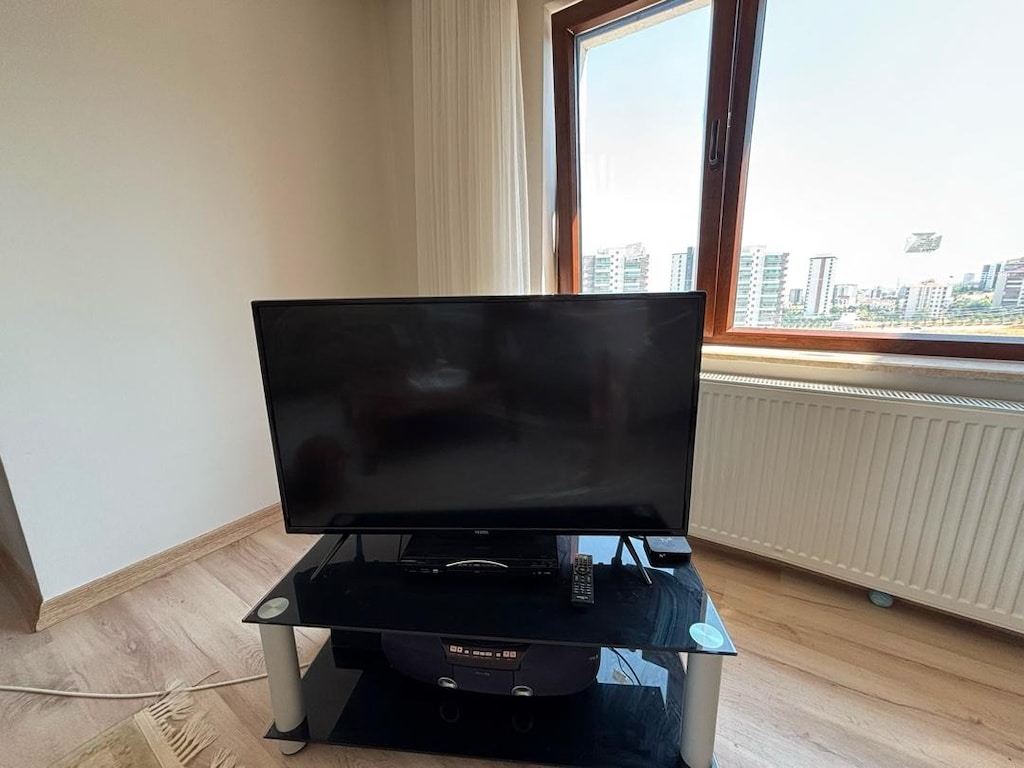 VESTEL 4k 43 İnç televizyon sehbasi ile birlikte - 2