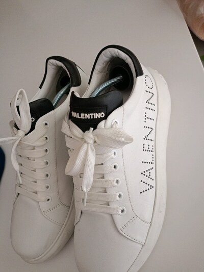Orijinal Valentino Garavani Beyaz Deri Sneaker – 40 Numara