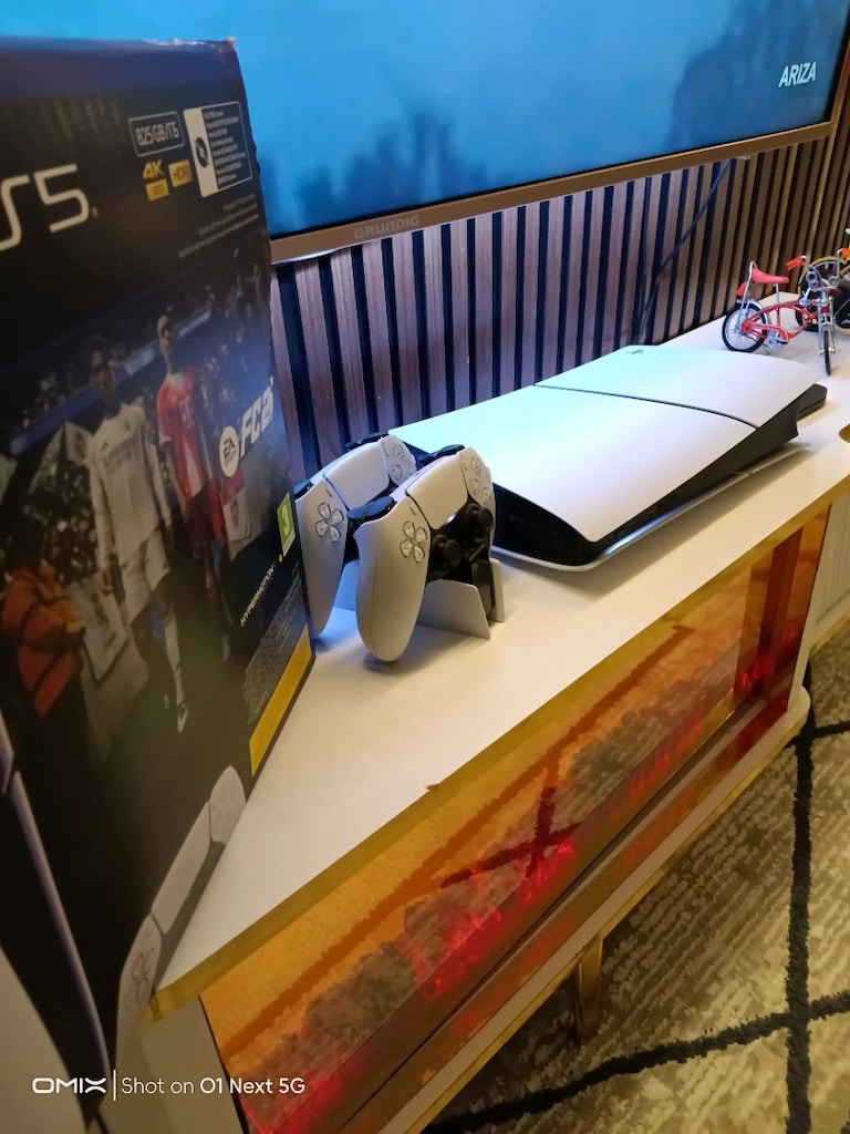 Sony PlayStation 5 Slim 825 GB Digital Edition - 2