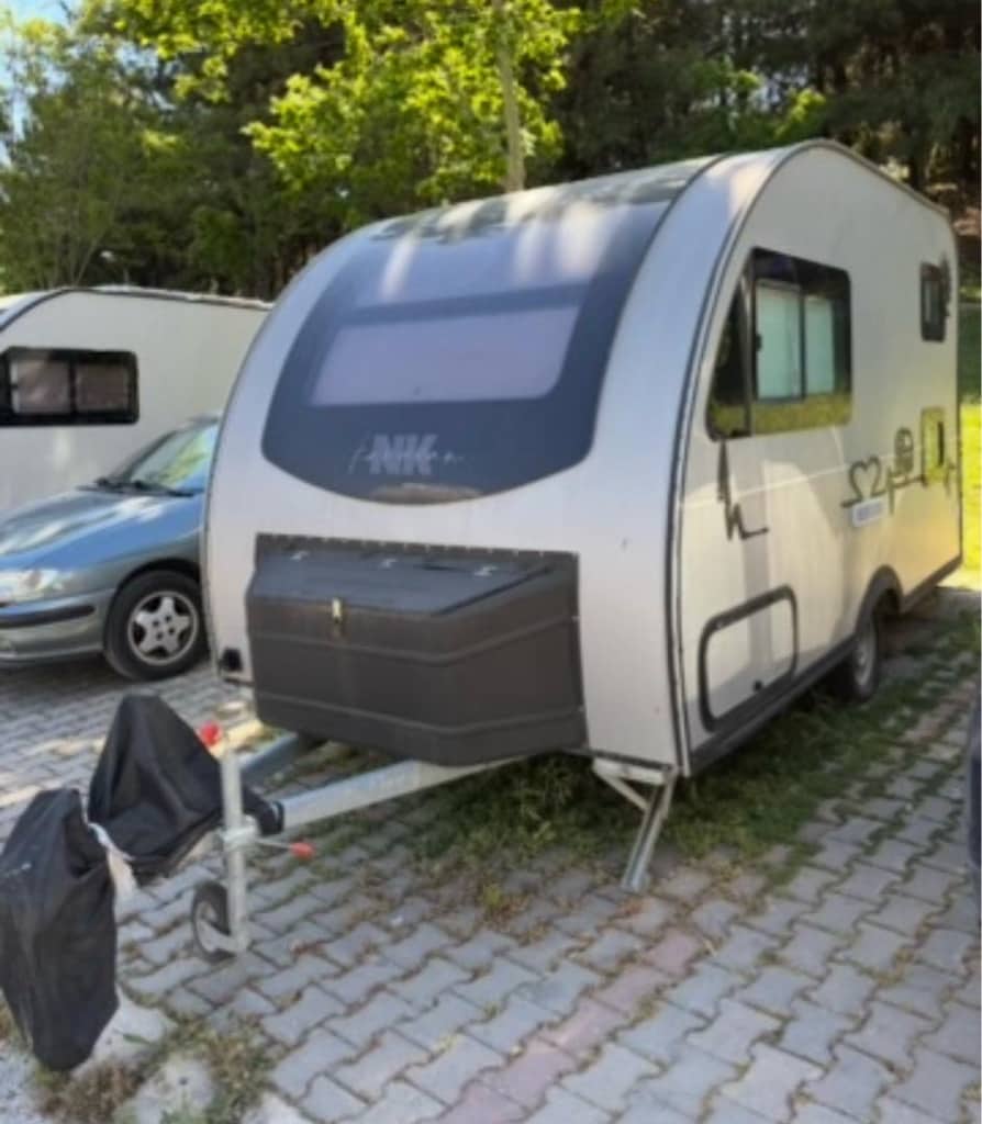 Sahibinden Temiz Panoramik Cam Tavanlı 4 Kişilik Çekme Karavan - 2