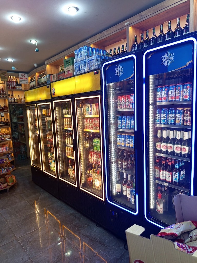 Beylikdüzü AVM girişinde şehir değişikliğinden dolayı satılık