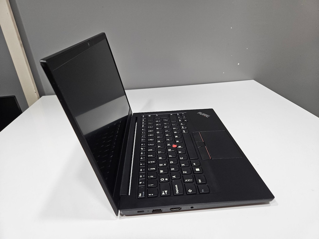 LENOVO THİNKPAD E14 - İ7 11.NESİL - 16 GB RAM- MX 450 2 GB - 4
