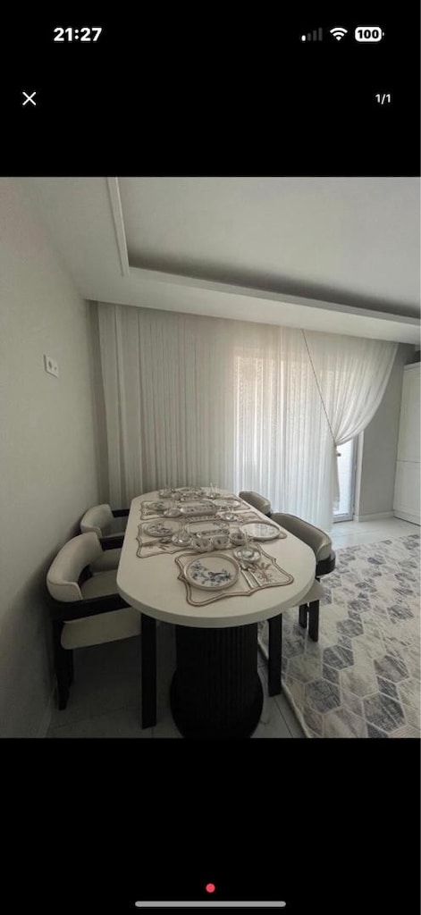 Sıfır tadında 6 kişilik masa ve 4 sandalye