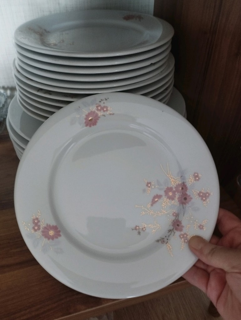 porselen yemek takımı ve 6 kişilik Nescafe fincan takımı - 3