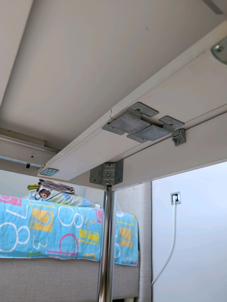 AÇILABİLİR YEMEK MASASI VE 4 SANDALYE - 9