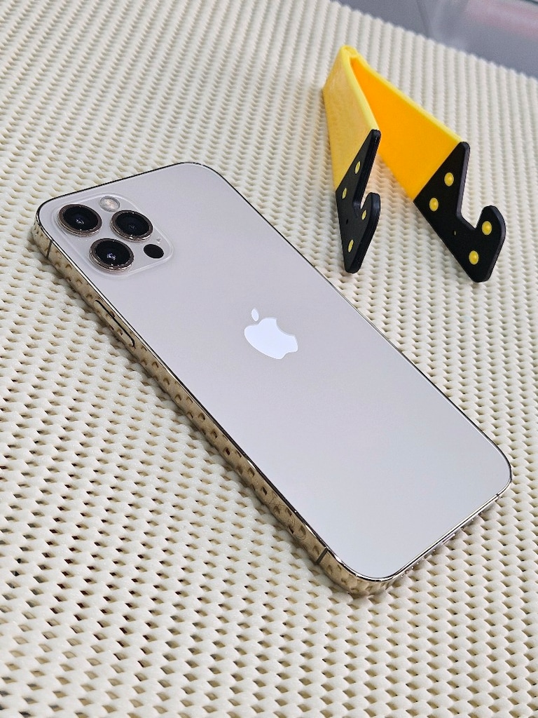 iPhone 12 Pro Gold - 5