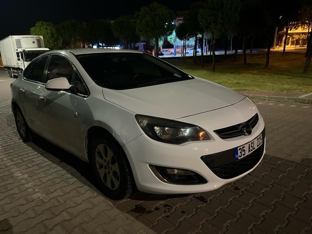 Opel Astra J Sedan - 6