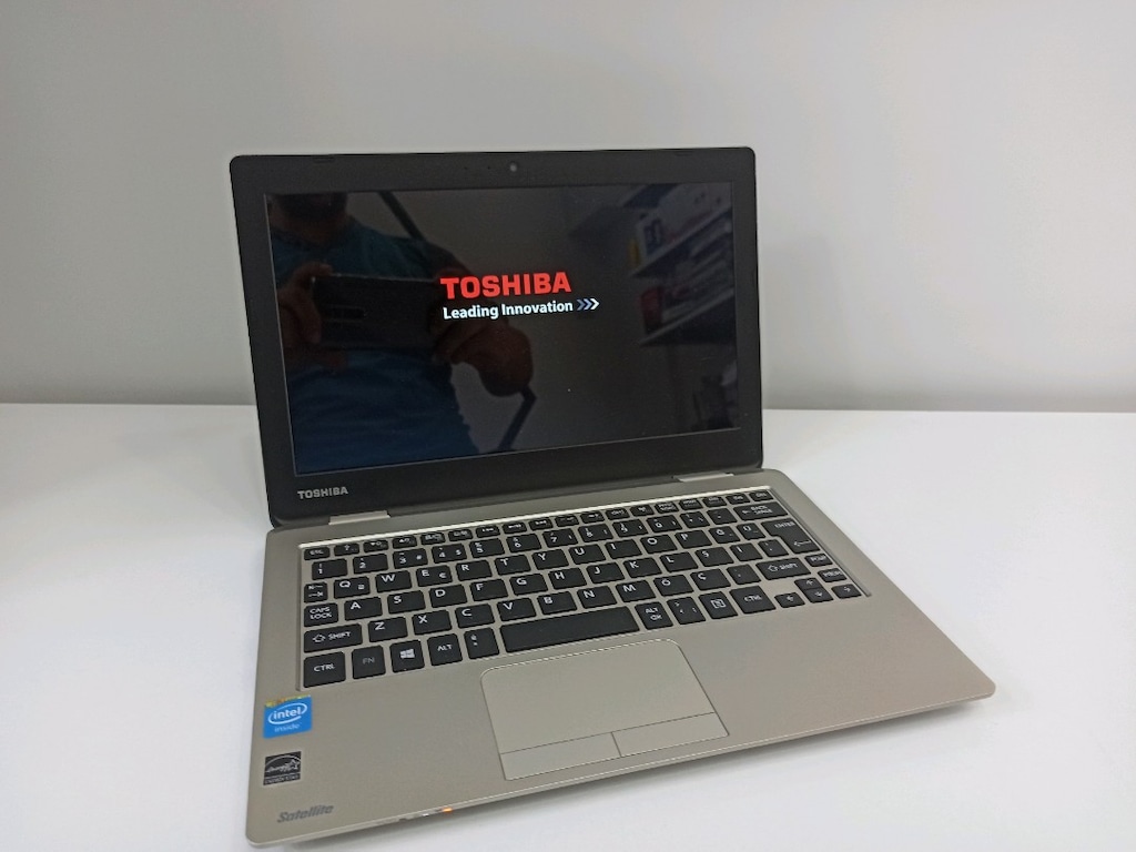Toshiba Satellite CL10-B-102 İntel Celeron 2 GB Ram 32 GB Rom 13 inç - 11