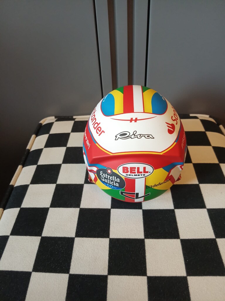 Leclerc 2022 Brasil Ferrari Formula 1 F1 1:2 Model Kask - 2