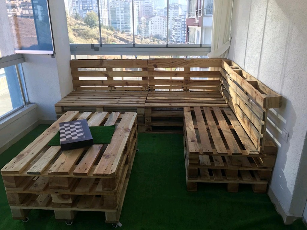 Satılık Ahşap L Koltuk İle Masası
