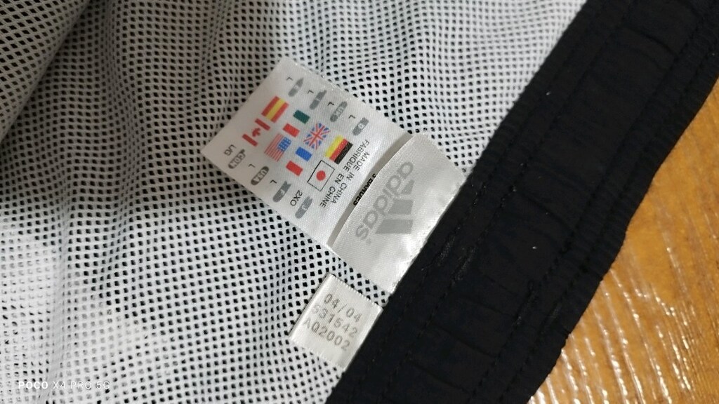 #Adidas şort .Kusurları fotolarda. - 2