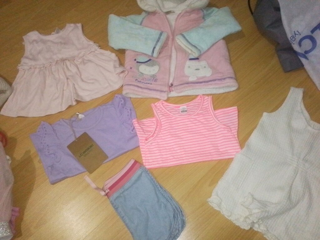 9/12 itibaren bebek giyimleri toplu halde iki poşet - 2