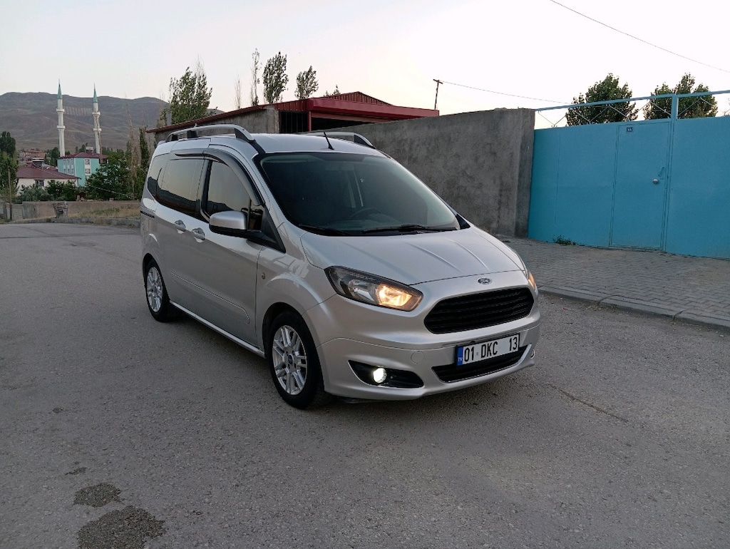 Ford Cuorier - 2