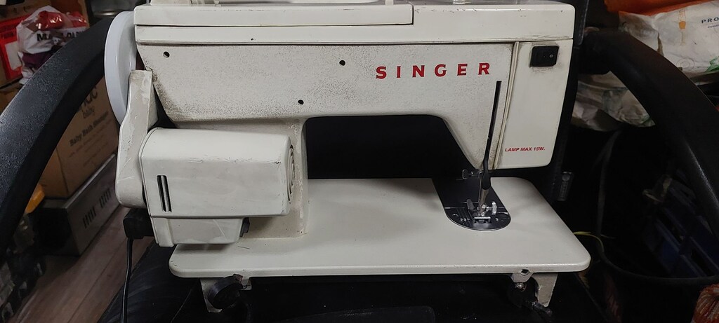 Singer dikiş makinası AZ KULLANILMIŞ GÖRÜLDÜGÜ GİBİ ALTINA BİR KUTU YA - 2