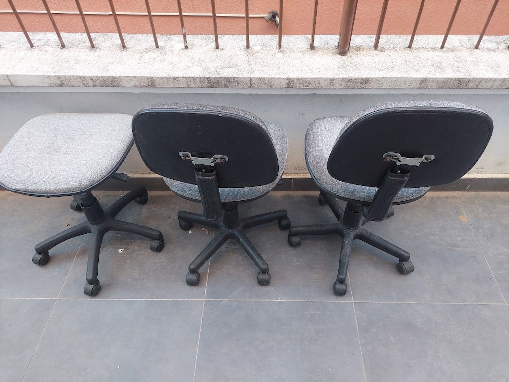 Döner sandalye. Ofis koltuğu. Kumaşlarının rengi solmuş.Adet fiyatıdır - 2