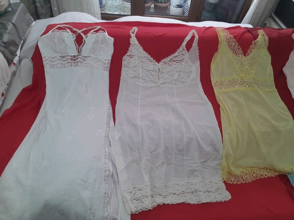 Az kullanilmis, cok cesitli, farmli bedenlerde, dantel-saten elbise - 5