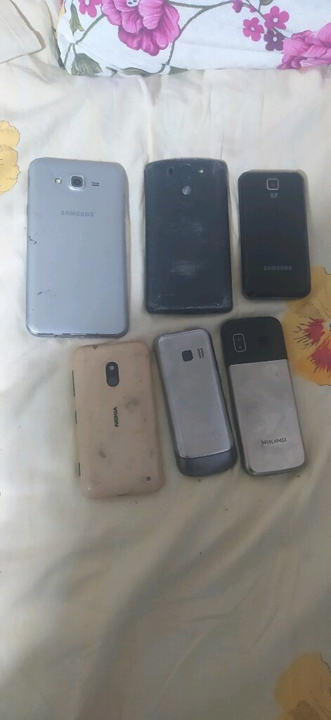 6 adet Telefon - 7