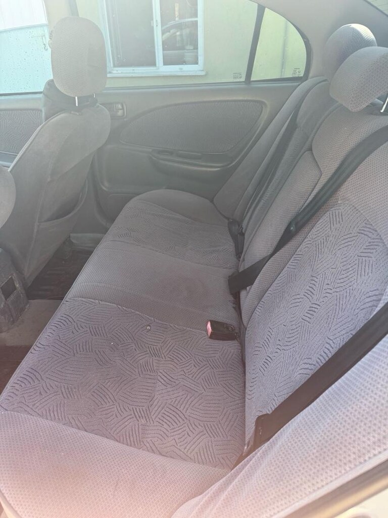 Toyota avensis 2.0 - 8