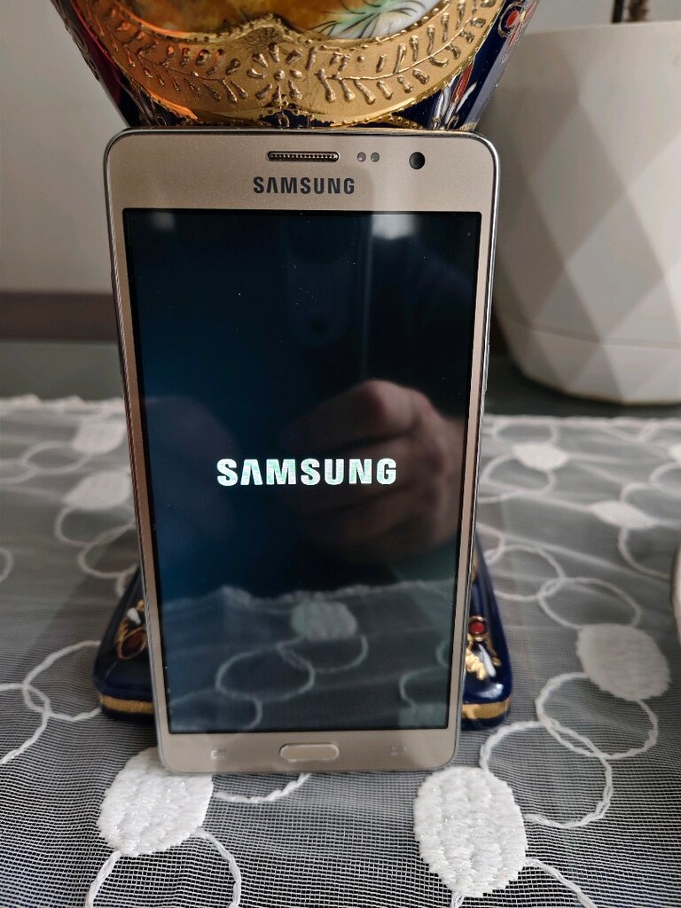 SAMSUNG GALAXY ON7 - 8