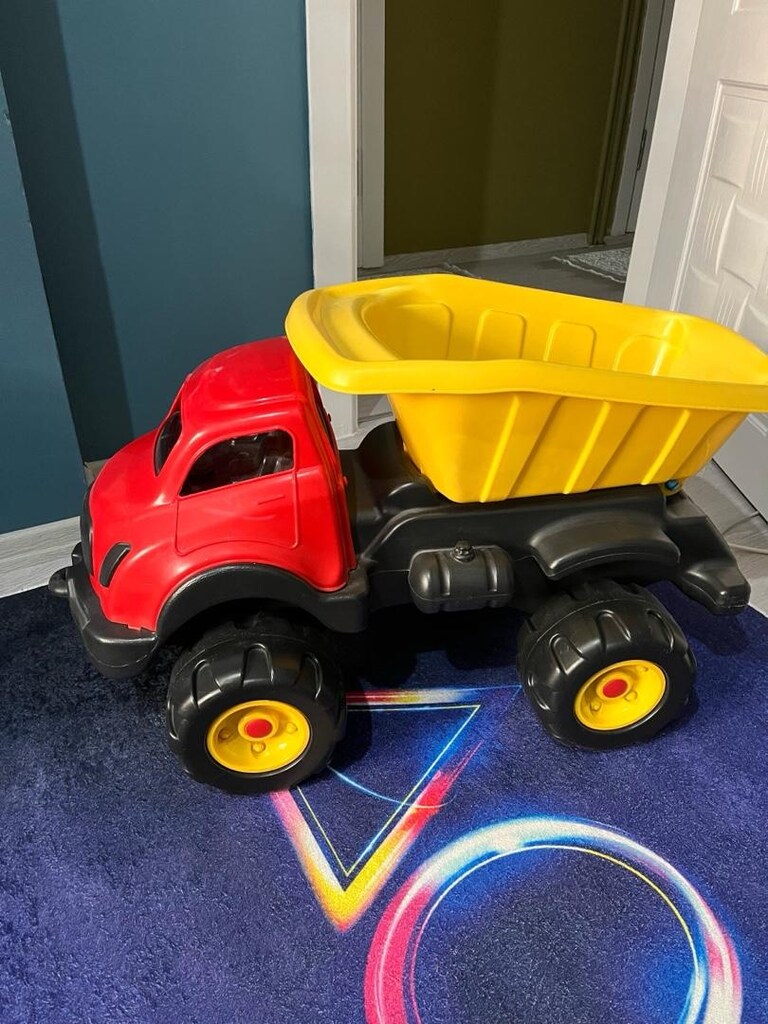 Büyük boy oyuncak kepçe ve büyük boy oyuncak kamyon - 6