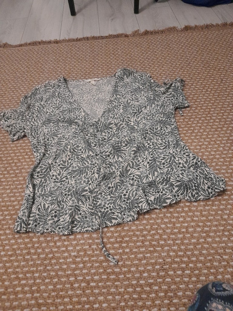 Buluz H&M Marka 44 beden ama dar kalıp 40.42 olur - 6