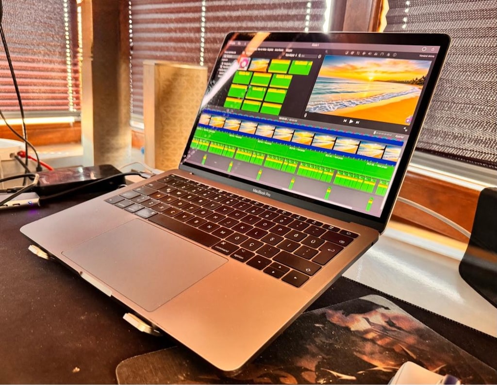 MacBook Pro Özel i7 16 Ram 256 Ssd - 5