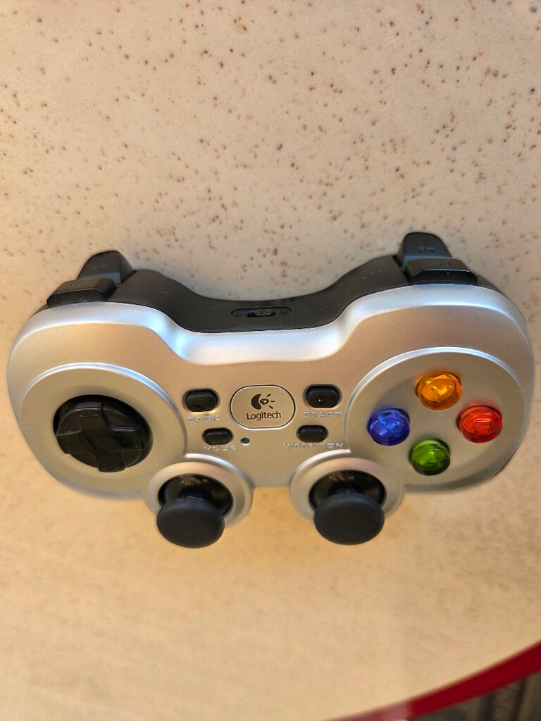 Sıfır gibi Logitech f710 gamepad - 4