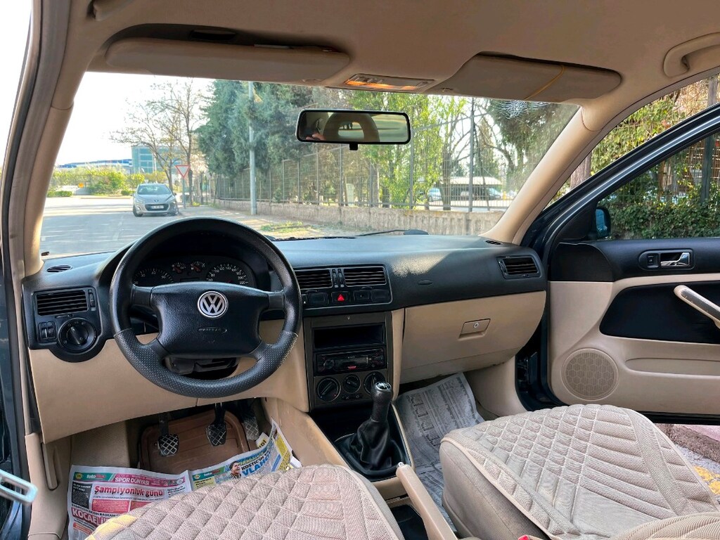 VOLKSWAGEN BORA 1.6 - 10