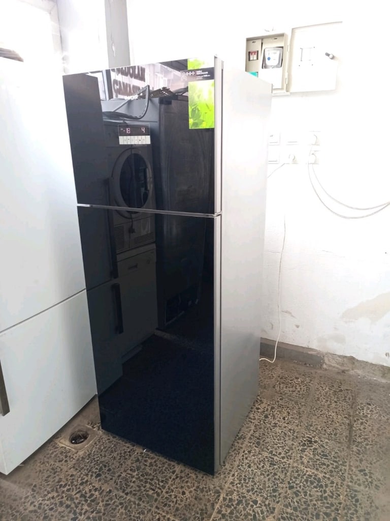 Arçelik siyah cam buzdolabı - 4