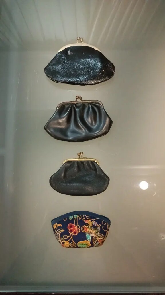 Dönem eski para cüzdanlari