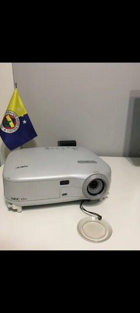 Nec projektör