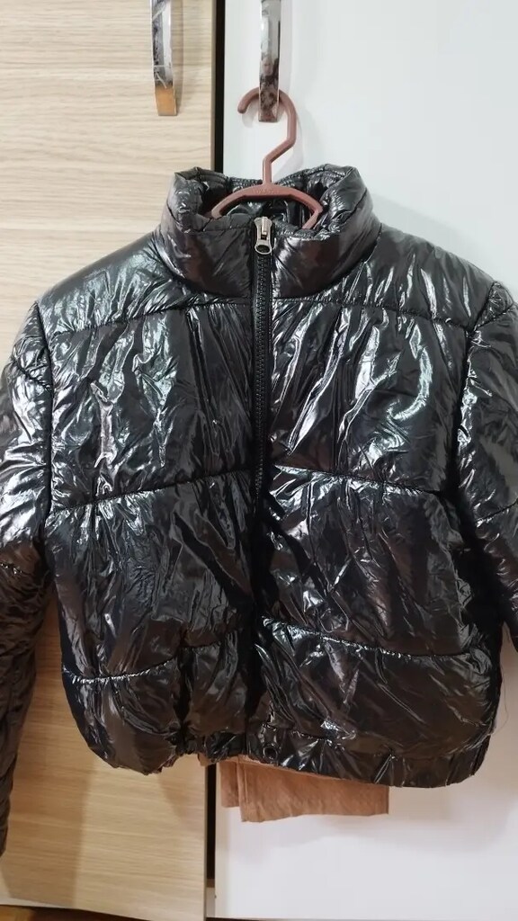 Şık mont..Uygun fiattadır..Kadın erkek Zara, Adidas, Bershka yeni