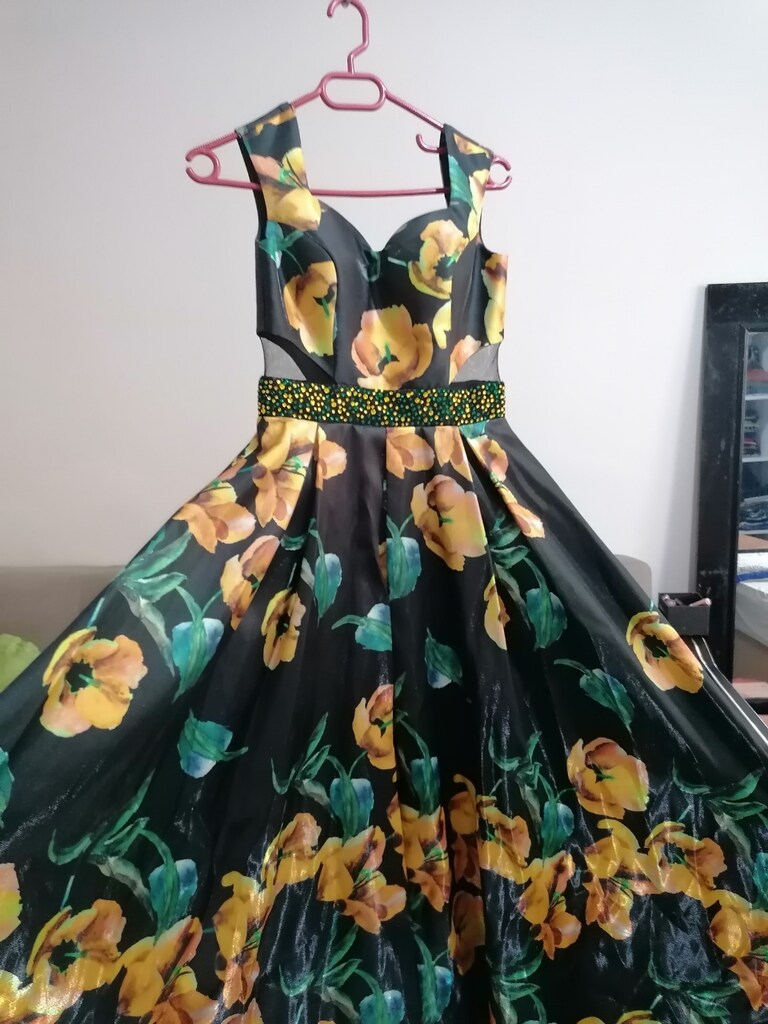 Sarı Çiçekli Saten Elbise, 1 Defa giyildi