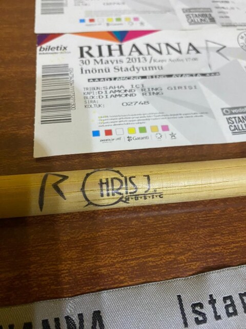 Rihanna Diamond Ring Konser Bateri Baget KOLEKSİYON