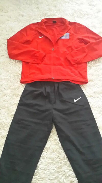 SPOR EŞOFMAN TAKIMI. 13-15 YAŞ . 158-170 CM