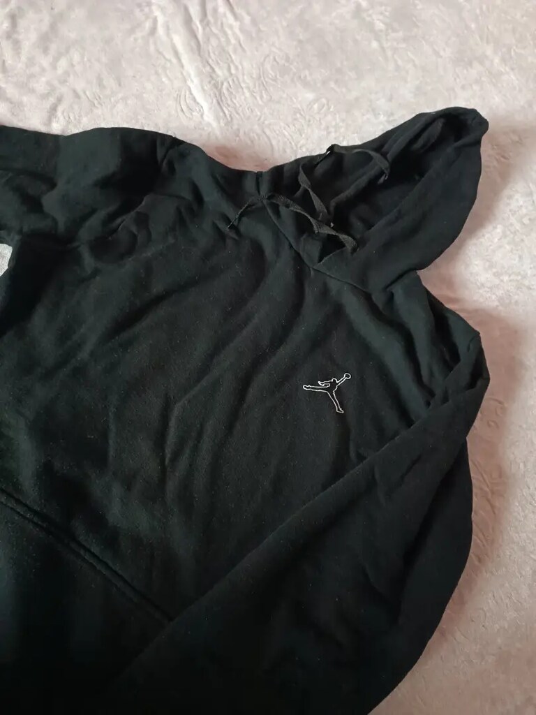 Sweat polar siyah renktir çok çok uygun