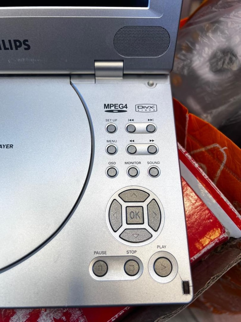 Philips pet810 portable dvd player - 4
