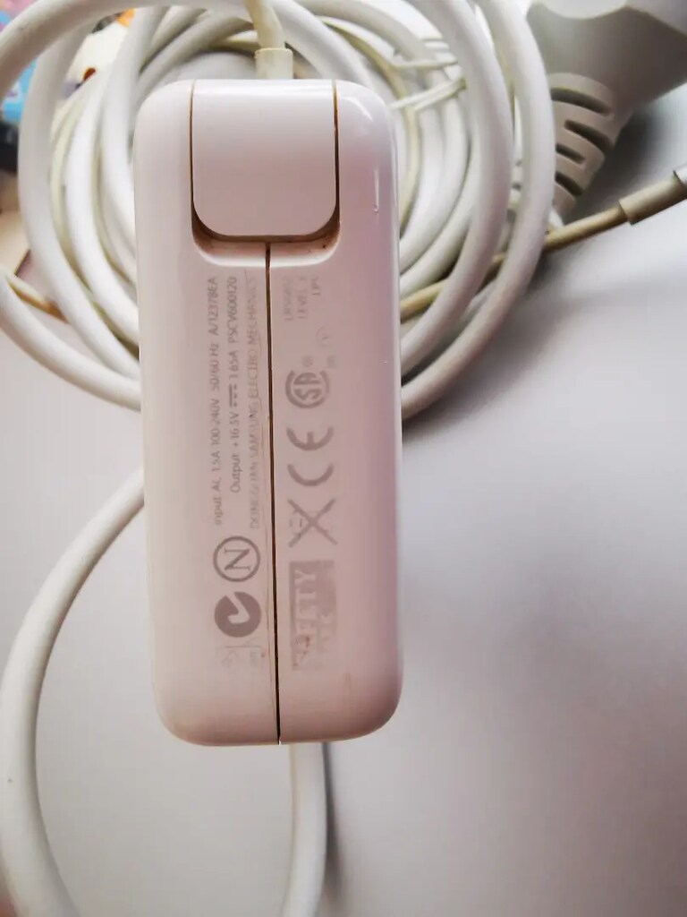 Apple MacBook Pro orijinal şarj aleti - 3
