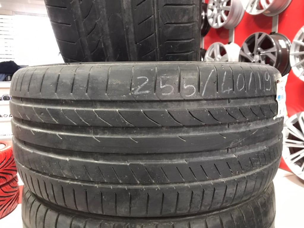 255/40/19 çıkma lastik Continental marka yazlık temiz düzgündür 2adet - 2