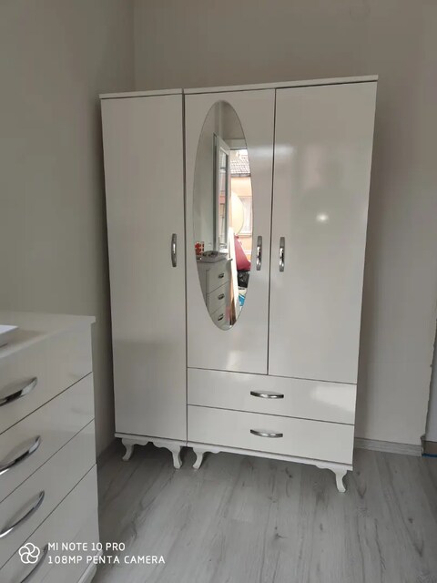 3 kapılı Aynalı elbise dolabı sıfır
