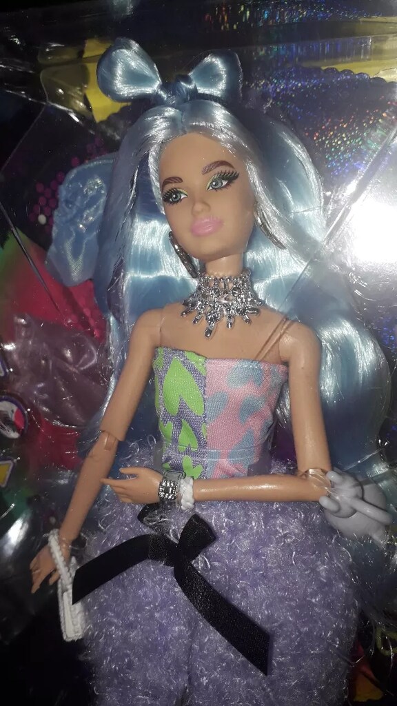 Barbie extra 30+ looks - 7