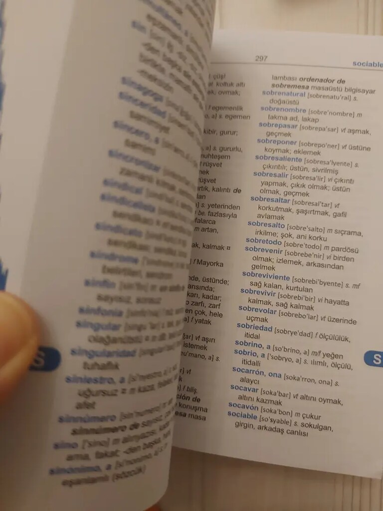 İspanyolca sözlükler tane 200 TL - 3