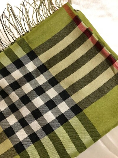 Burberry desenli şal eşarp