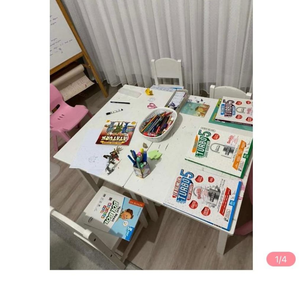 İkea çalışma masa sandalye seti 1 masa 1 (pembe sandalyeler hediye)