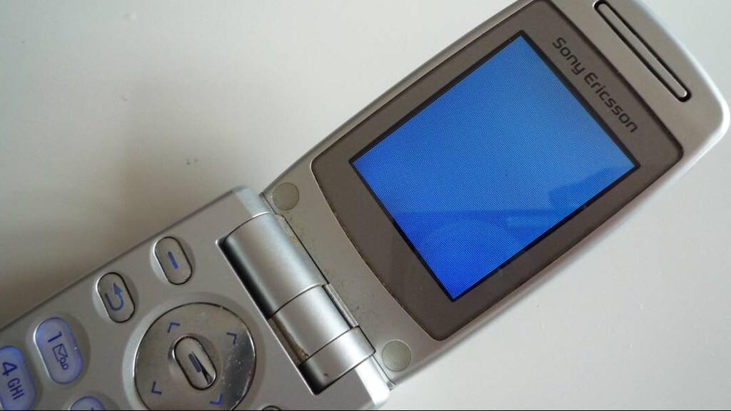 Sony Ericsson Z600 Tuşlu Telefon - 2